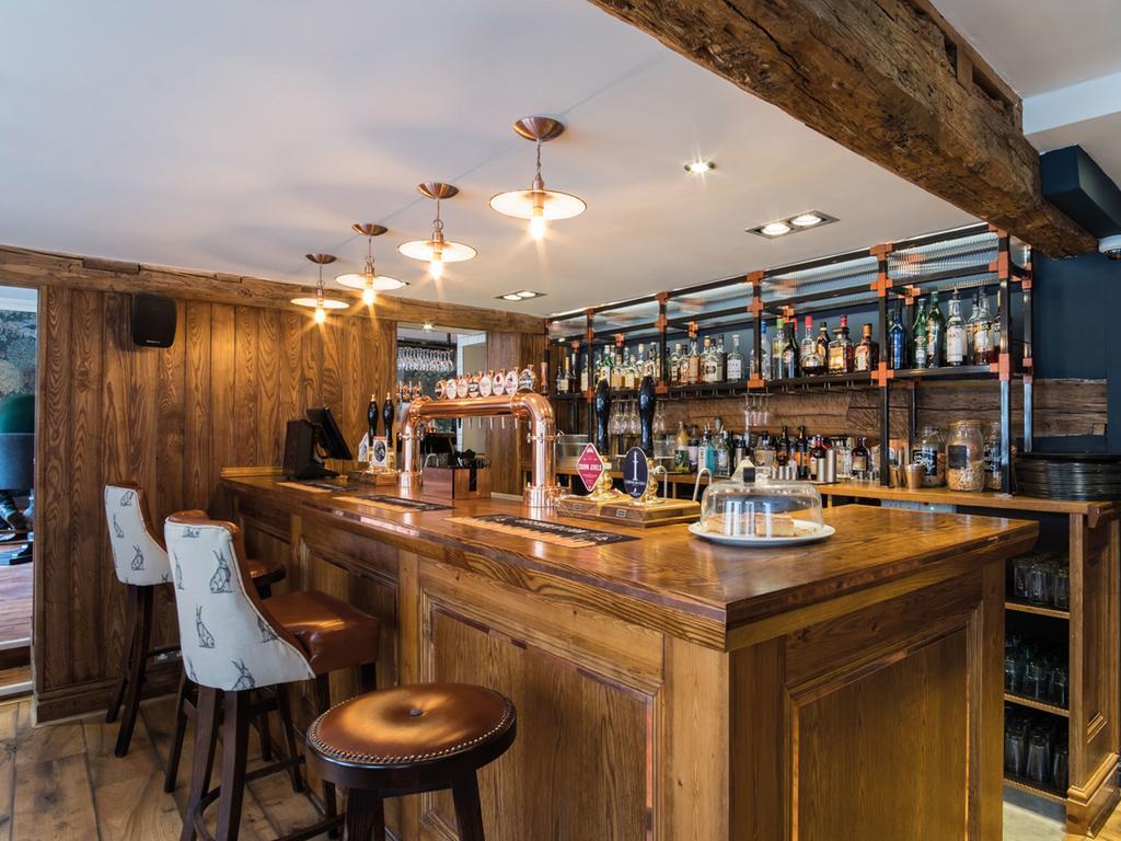 The Fleece At Cirencester Eksteriør billede The bar at The Old Post Office