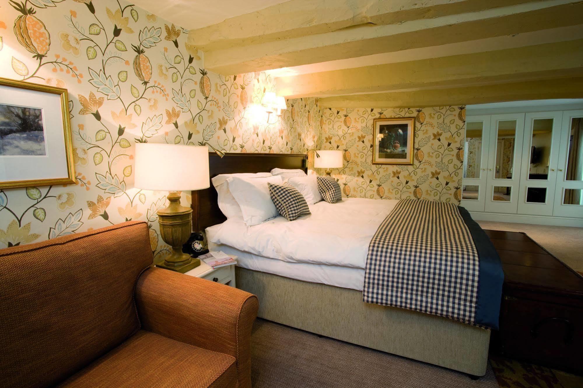 The Fleece At Cirencester Eksteriør billede A bedroom at the hotel